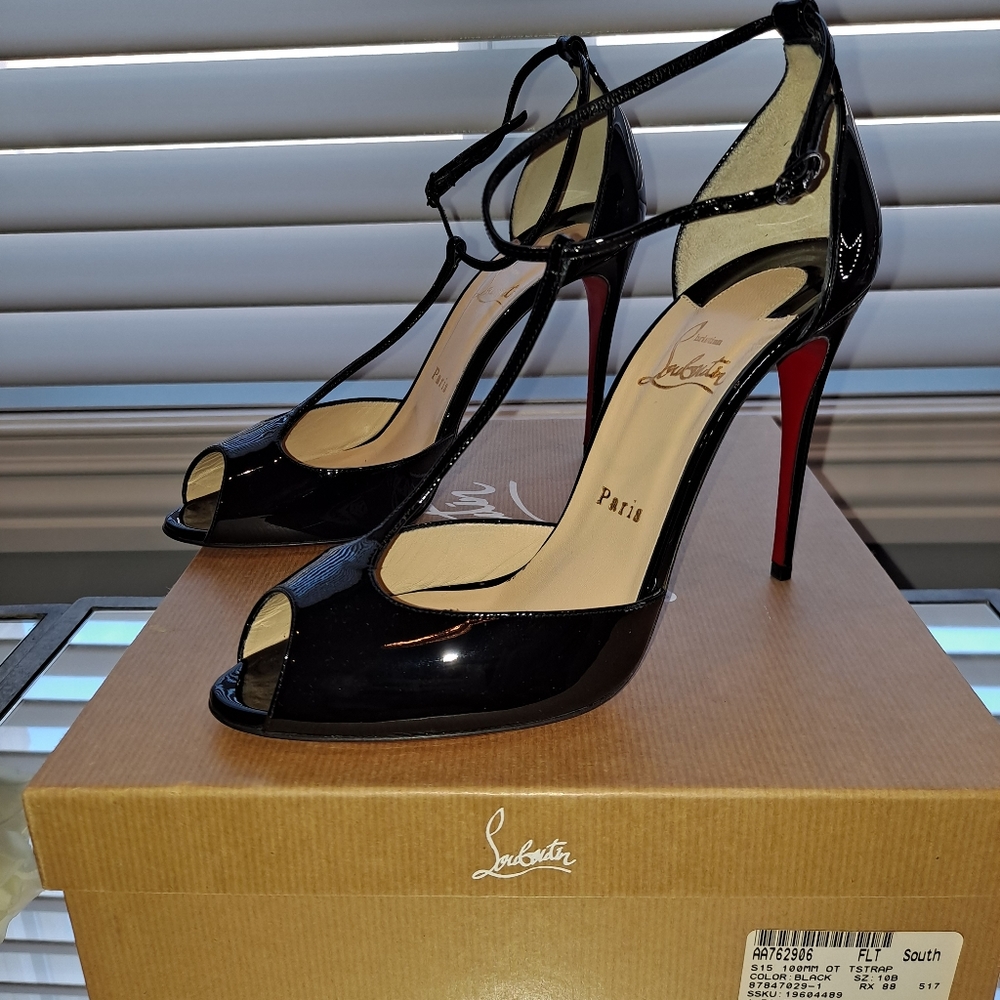 Christian Louboutin Senora black patent leather t-strap sandal size 40